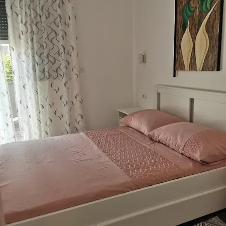 Apartment Oasis In The Near Amfiteatar,free Parking And Free Wi-fi Pula